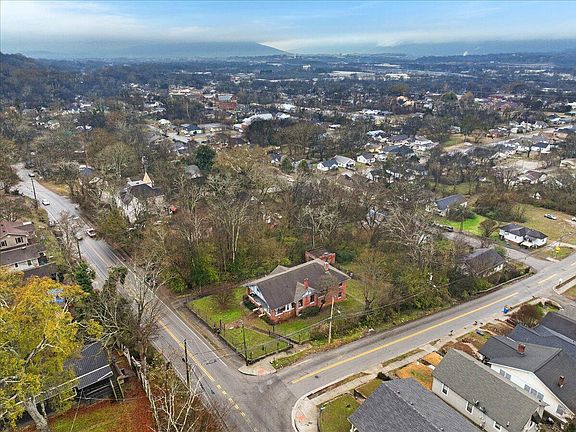 3rd image of 3007 Campbell St
