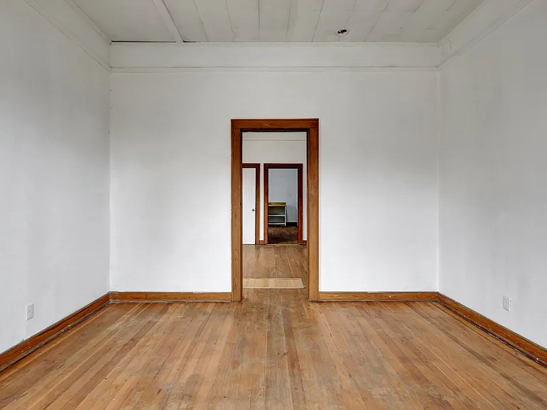 Peak Apartments — Photo 7