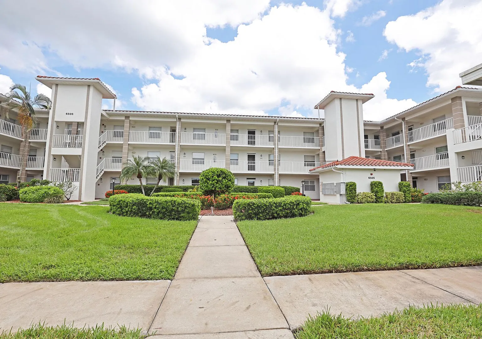 Furnished Condo w/ Tara Golf & Country Club Access! — Photo 2