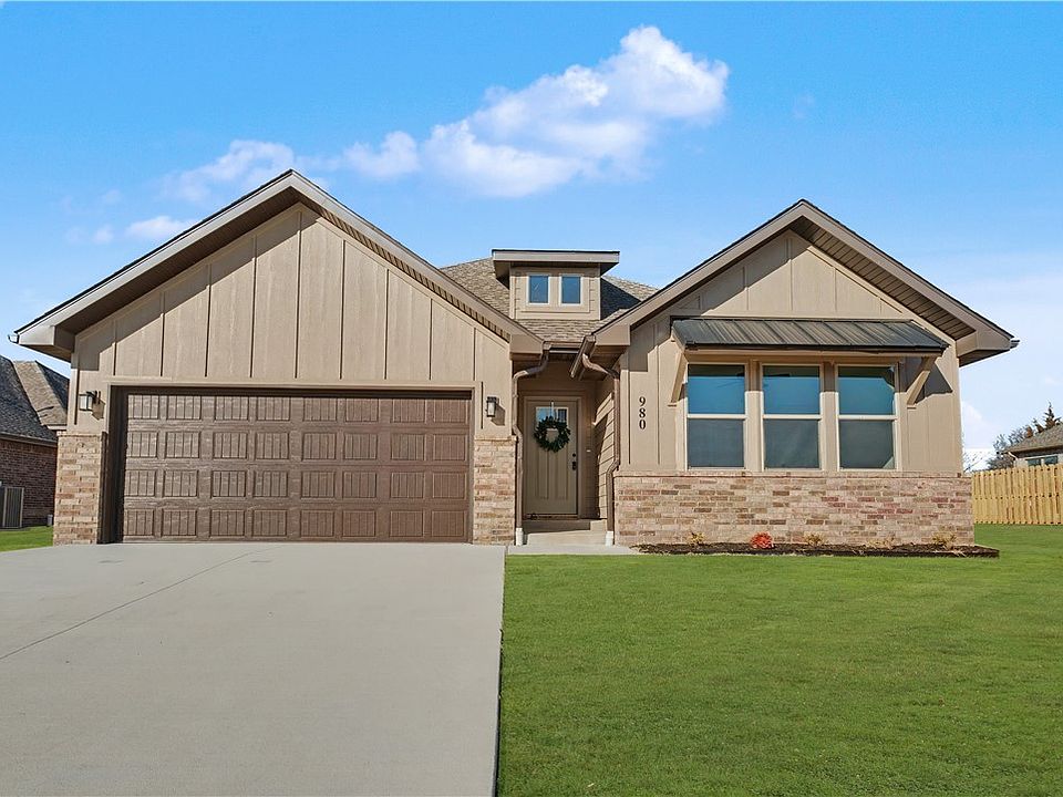 1st image of 980 Woodbridge Dr