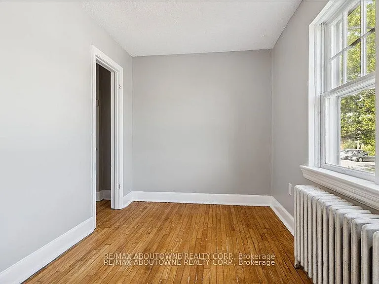 133 N Service Rd E #6 — Photo 14