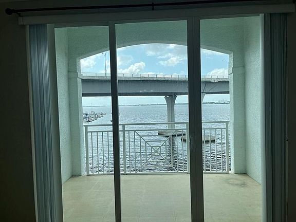 4th image of 415 NW Flagler Ave APT 402
