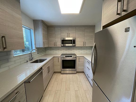 4th image of 134 Oriole Cir #134