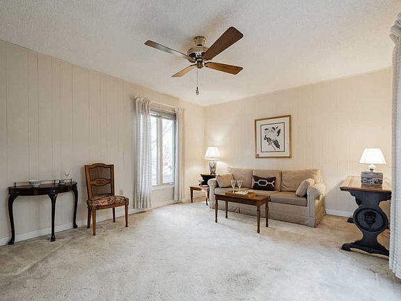 3rd image of 143 Shannondale Ct