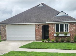 405 Wisteria Bend Cir, Carencro, LA 70520