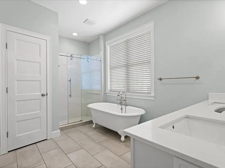 619 NW 3rd St — Photo 12