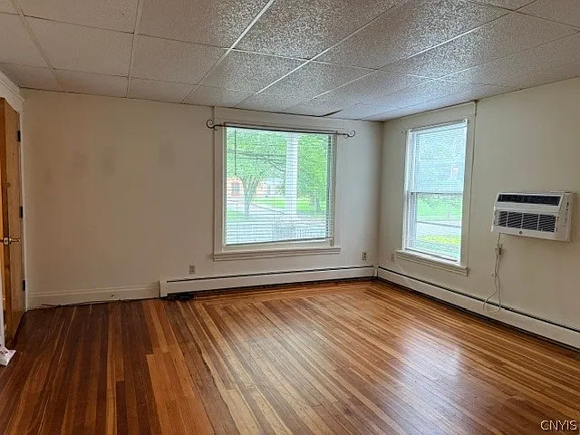 1 bed, 1.0 bath, 900 sqft, $995 — Photo 2