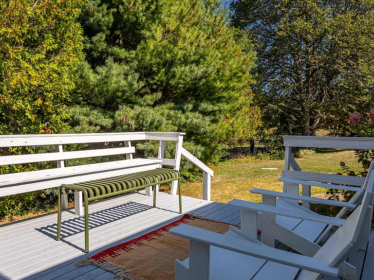 210 Manor Ln — Photo 6