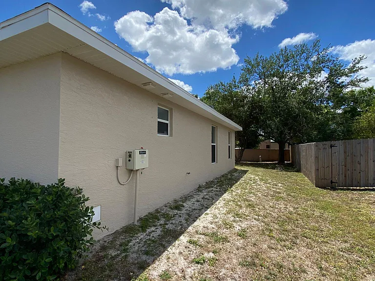 632 SE Chapman Ave — Photo 53