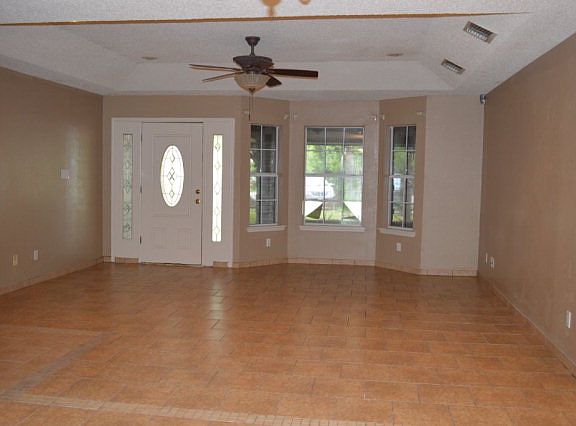 2nd image of 3707 Sharon St