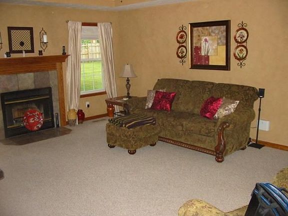 5th image of 105 W Fonda Ln