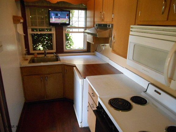 5th image of 407 E Southey Ave
