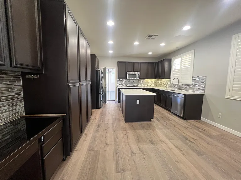 1338 Pyramid Peak St — Photo 25