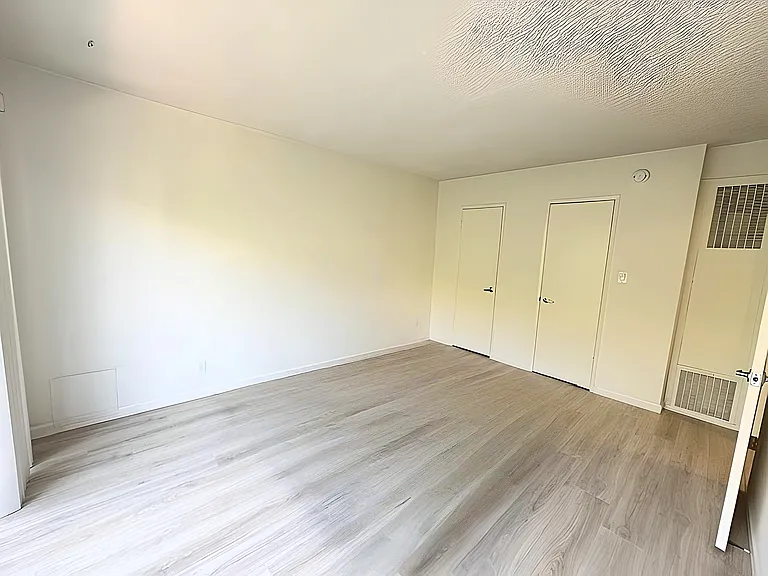 1630 Granville Ave #207 — Photo 11