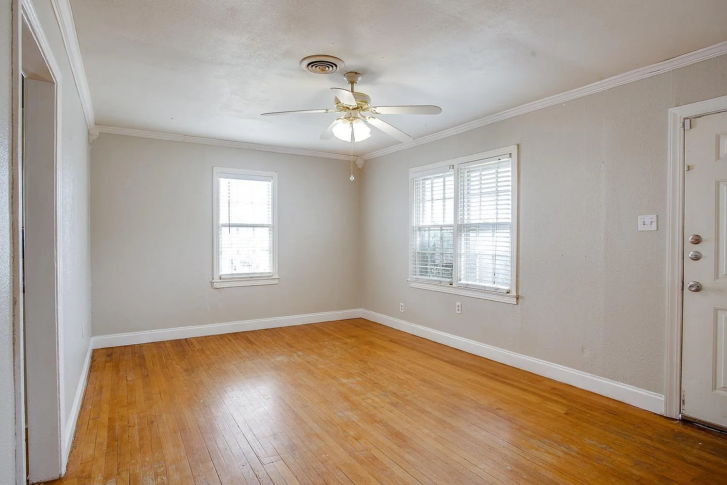 3 bed, 2.0 bath, 1648 sqft, $1,300 — Photo 3