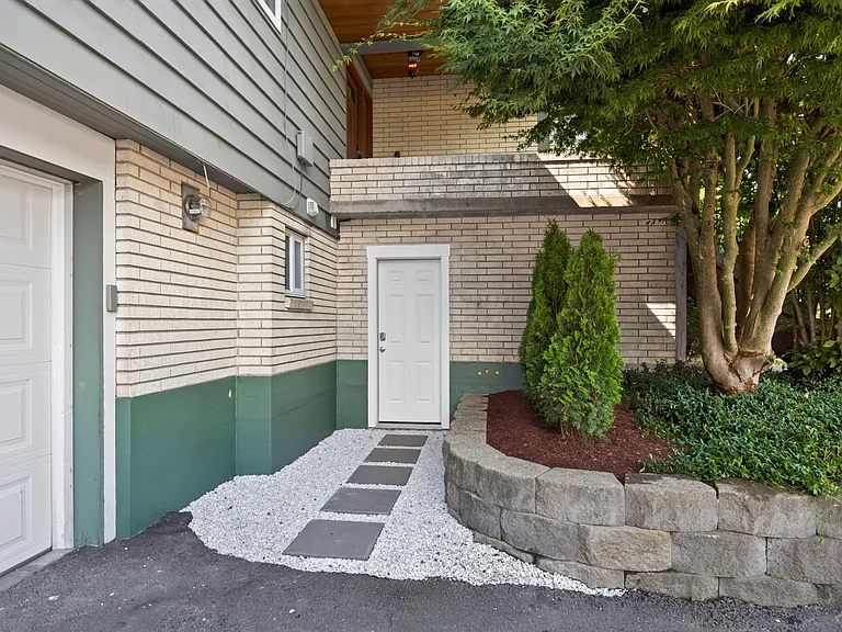 W Glen Dr — Photo 1