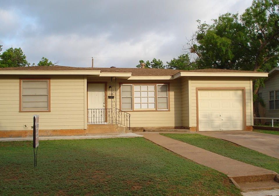 1st image of 1118 S La Salle Dr