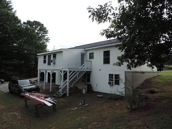 3rd image of 262 Daniel Webster Highway
