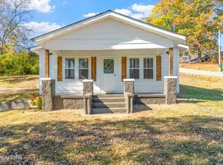930 McAdoo St, Clinton, TN 37716