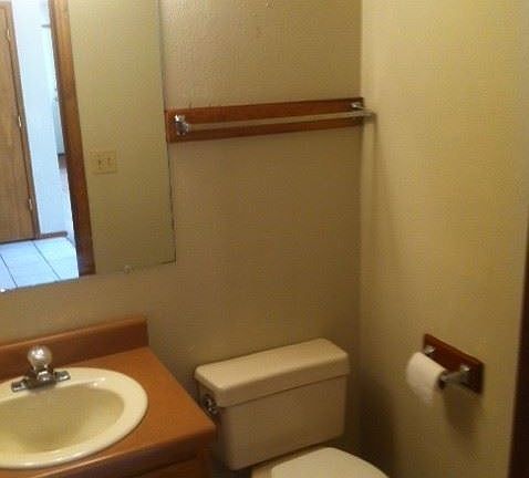 3rd image of 1022 N Lancelot Ave