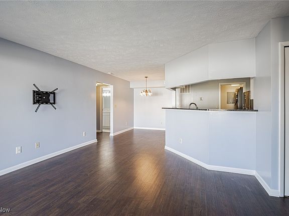 5th image of 1150 Tollis Pkwy APT 121