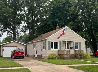 404 15th Ave, Charles City, IA 50616