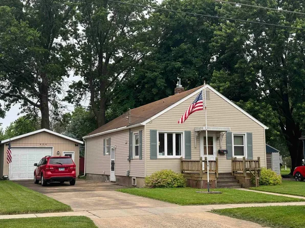 404 15th Ave, Charles City, IA 50616