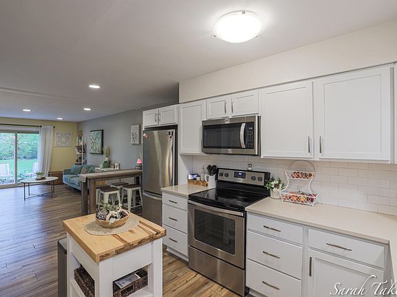 3rd image of 7525 Pinegrove Dr