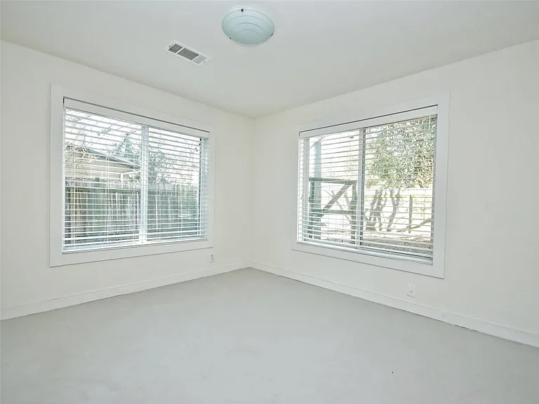 4604 Red River St #B — Photo 11