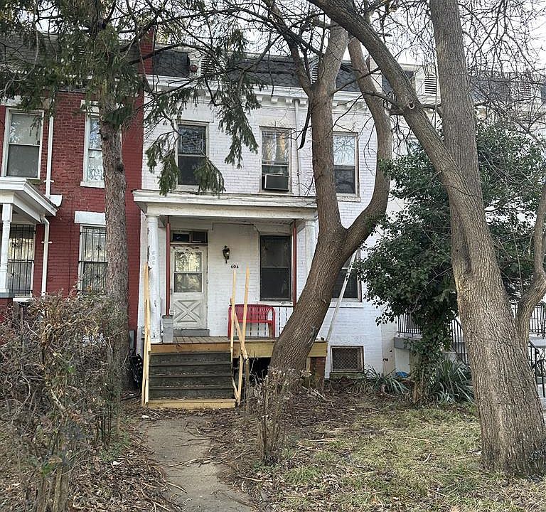 1st image of 606 Kenyon St NW