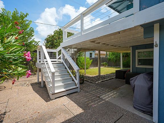 5th image of 13 Lauderdale Dr