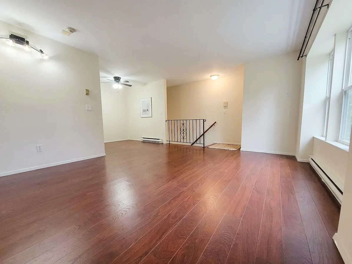 12 Athens Court - 12 — Photo 2