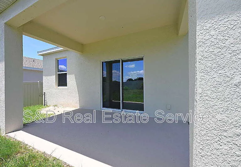 685 Crown Rose Dr — Photo 31