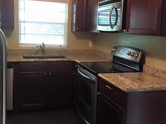 3rd image of 403 Balfour Dr