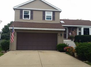 4 Dover Ct, Streamwood, IL 60107