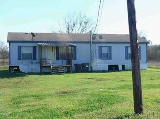 909 Mesquite St, Calvert, TX 77837