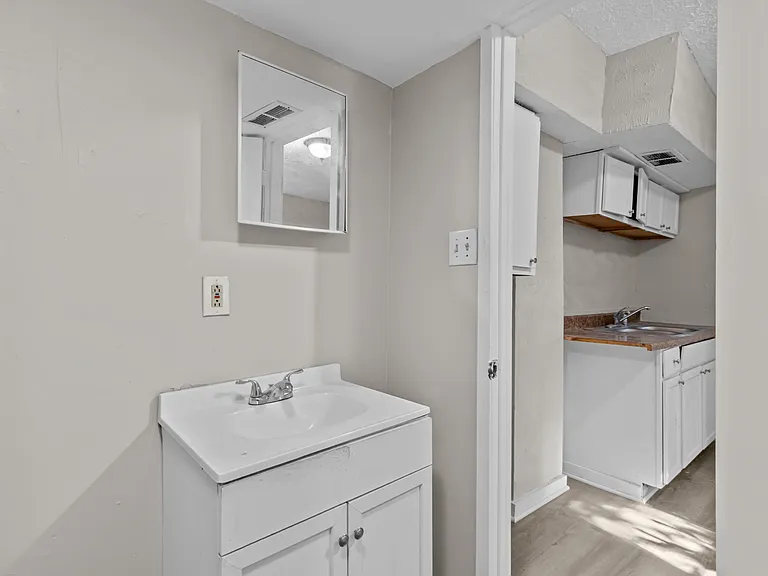 1152 Eugene St #1150 — Photo 11
