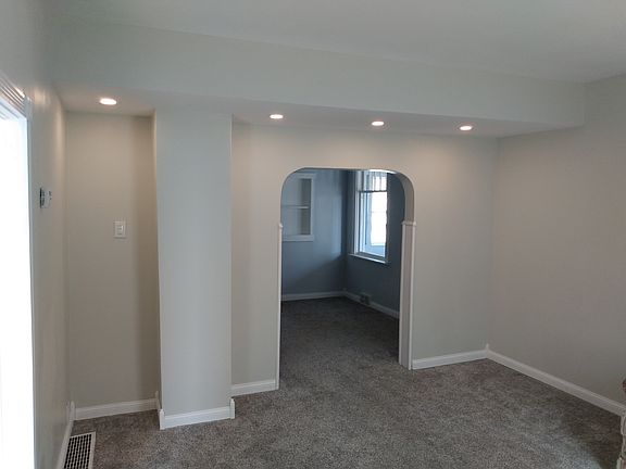 3rd image of 211 N 12th Ave #1