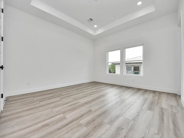 2408 Lorraine St — Photo 24
