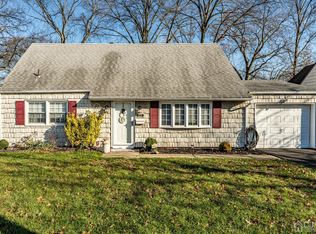 32 Wendy Rd, Colonia, NJ 07067