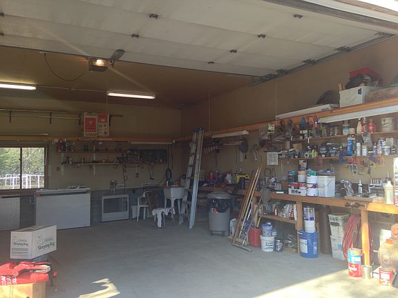 Garage/shop.