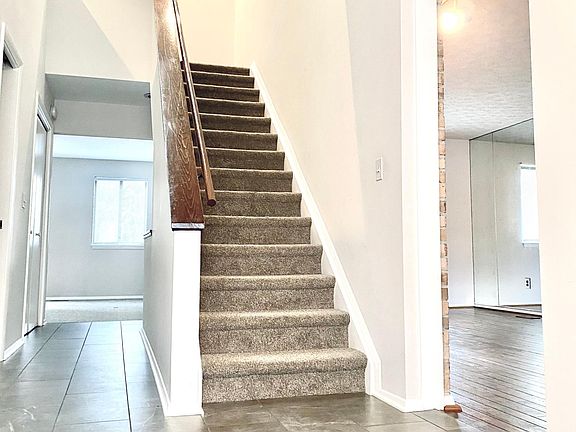 4th image of 401 Five Farms Ln