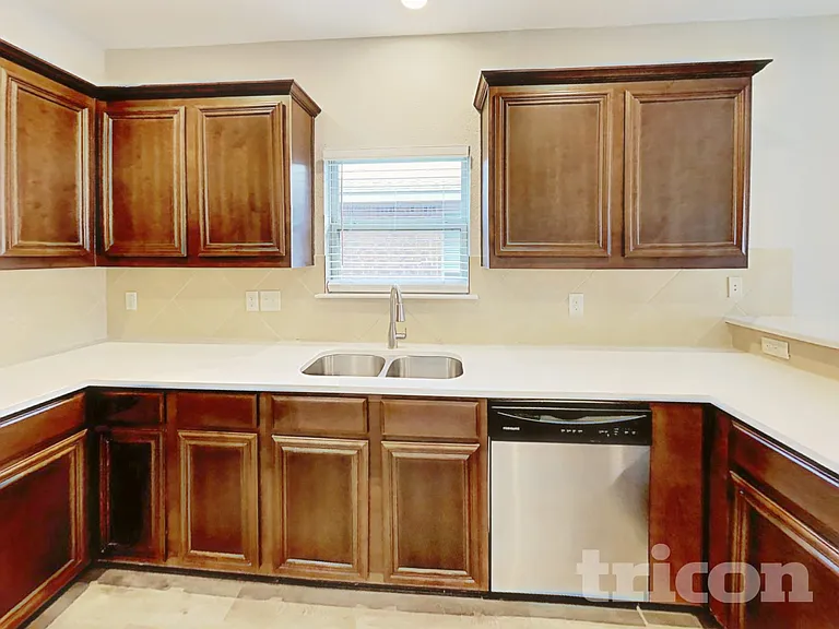 1216 Alder Tree Ln — Photo 7