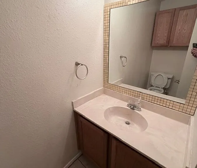 1202 Royal Crest Dr — Photo 20