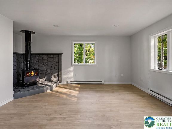 4th image of 348 Carnation Rd