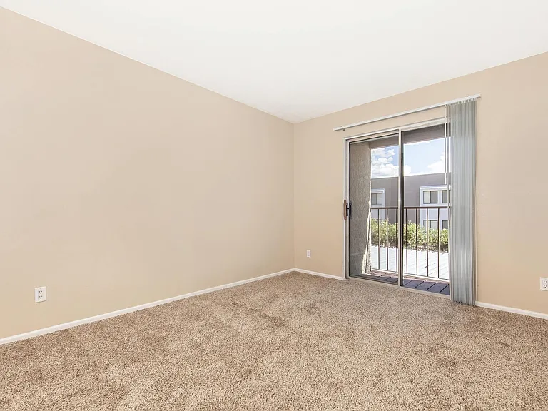 Broadway Proper Apartment ** One Month Free**W/D Included — Photo 17
