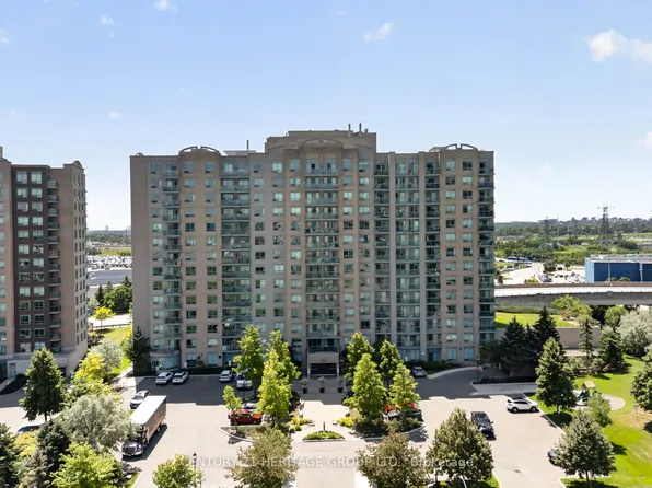 39 Oneida Cres #1017, Richmond Hill, ON L4B 4T9
