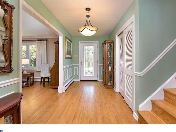 2nd image of 733 Clyde Cir
