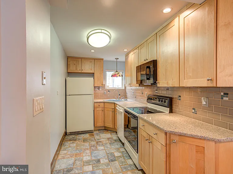 2250 Ritter St — Photo 7