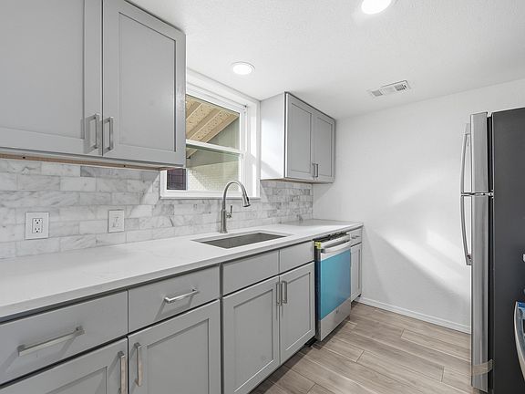 5th image of 2713 Hurstview Dr APT C